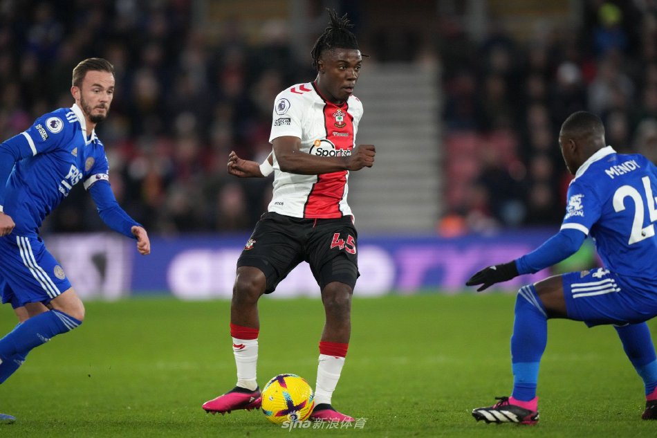 远射破门 远射破门