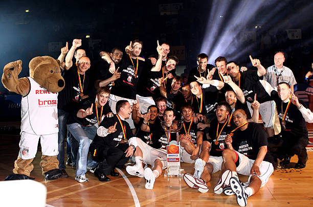 这使得他在 这使得他在